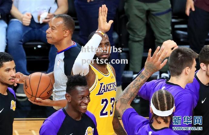 NBA季前赛两队对决湖人击败猛龙获得胜利